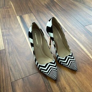 NICHOLAS KIRKWOOD BLACK AND WHITE ZIGZAG SUEDE LEATHER METALLIC HEELS SIZE 37